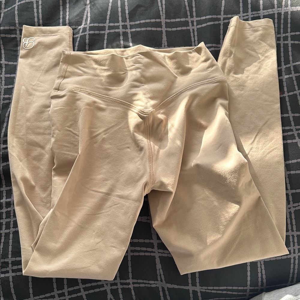 Bombshell Internal Scrunch Leggings - Picture 2 of 4